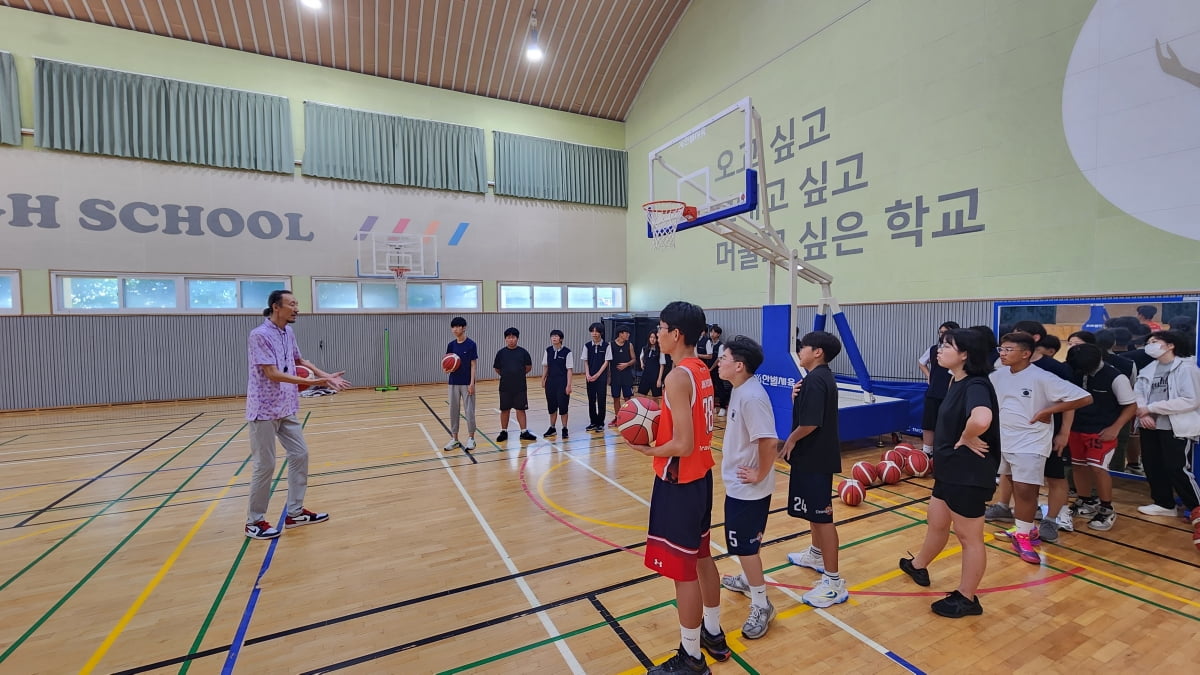 ⚽意甲半场：迪巴拉点射建功，萨勒马科尔斯凌空斩，罗马暂2-0帕尔马