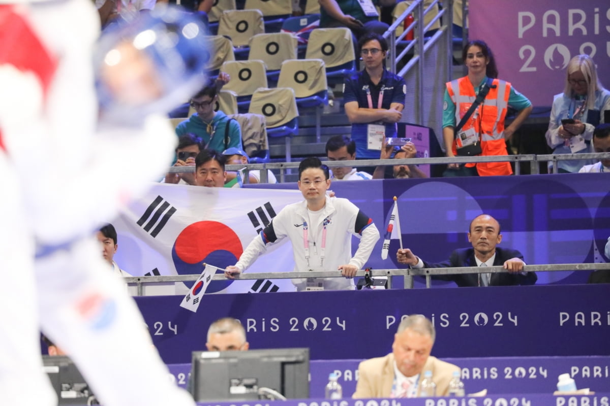 拉齐奥vs恩波利全场数据：射门数16-7，射正数6-2