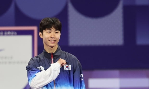 连场MVP，英格兰官方：阿诺德当选与芬兰一役队内最佳球员
