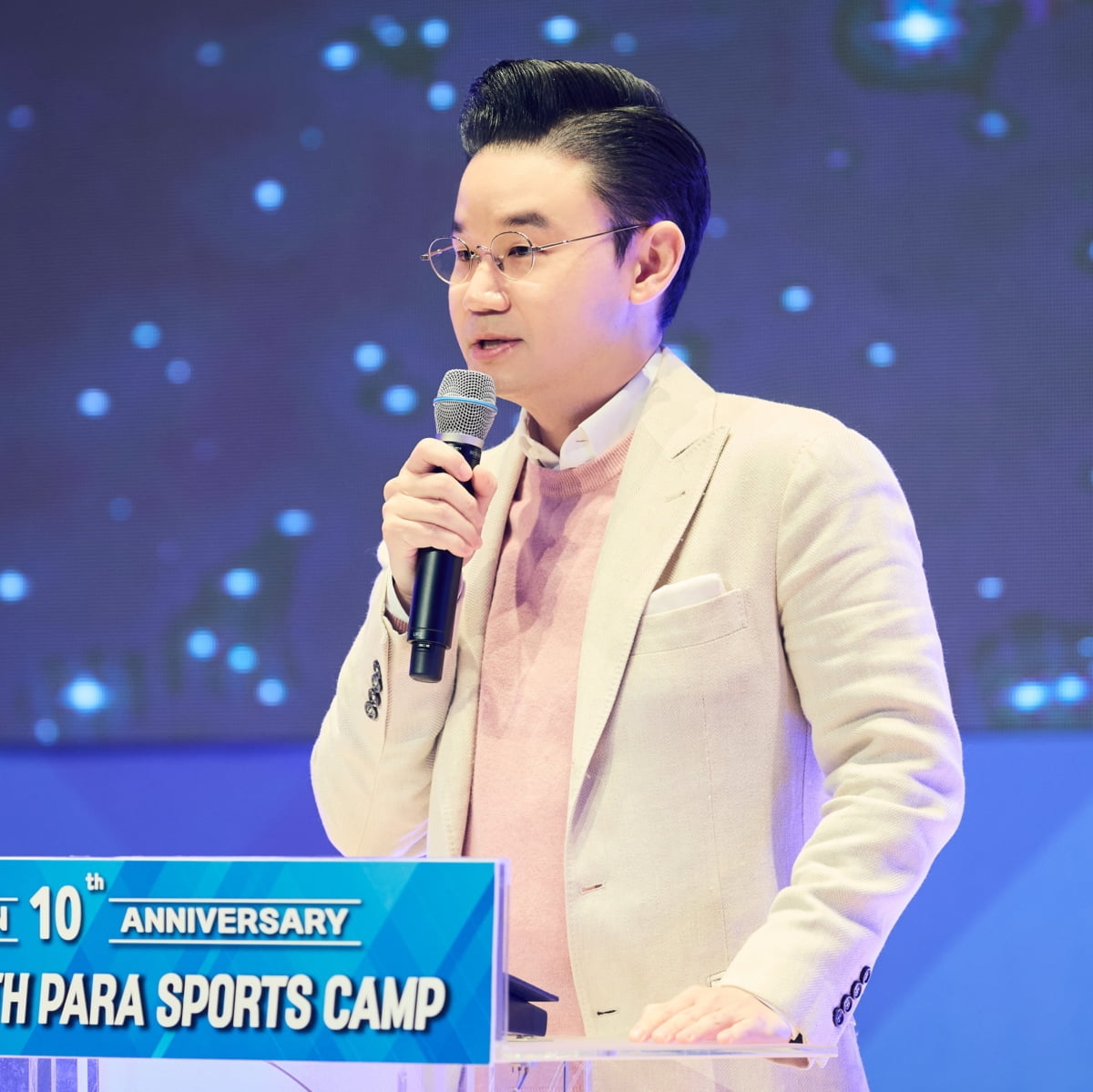 NBA一夜｜湖人媒体对詹姆斯不满 富保罗签约莺歌 11月数据榜