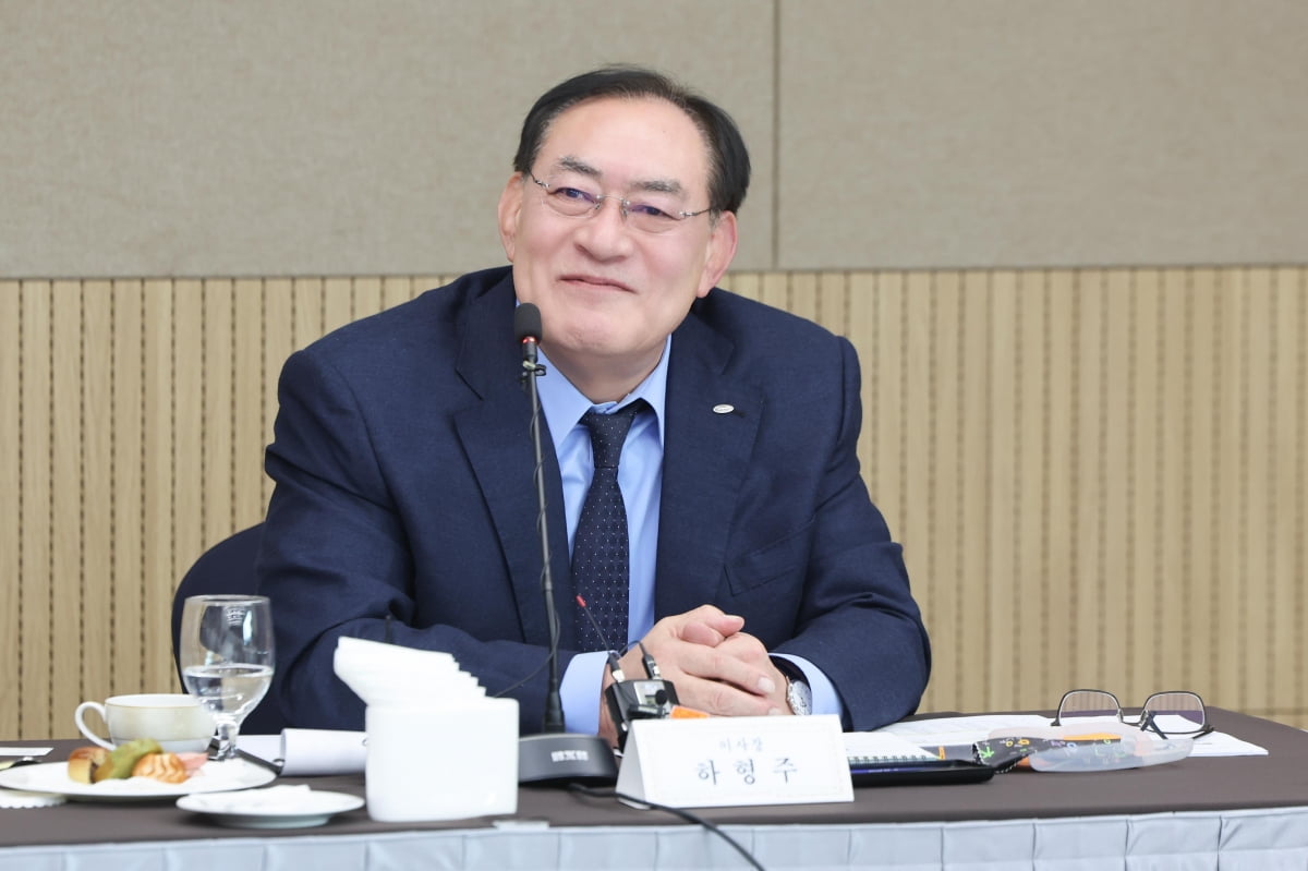 国王取得5-0的开局 兰德尔三分命中帮助森林狼轰出8-0反超比分