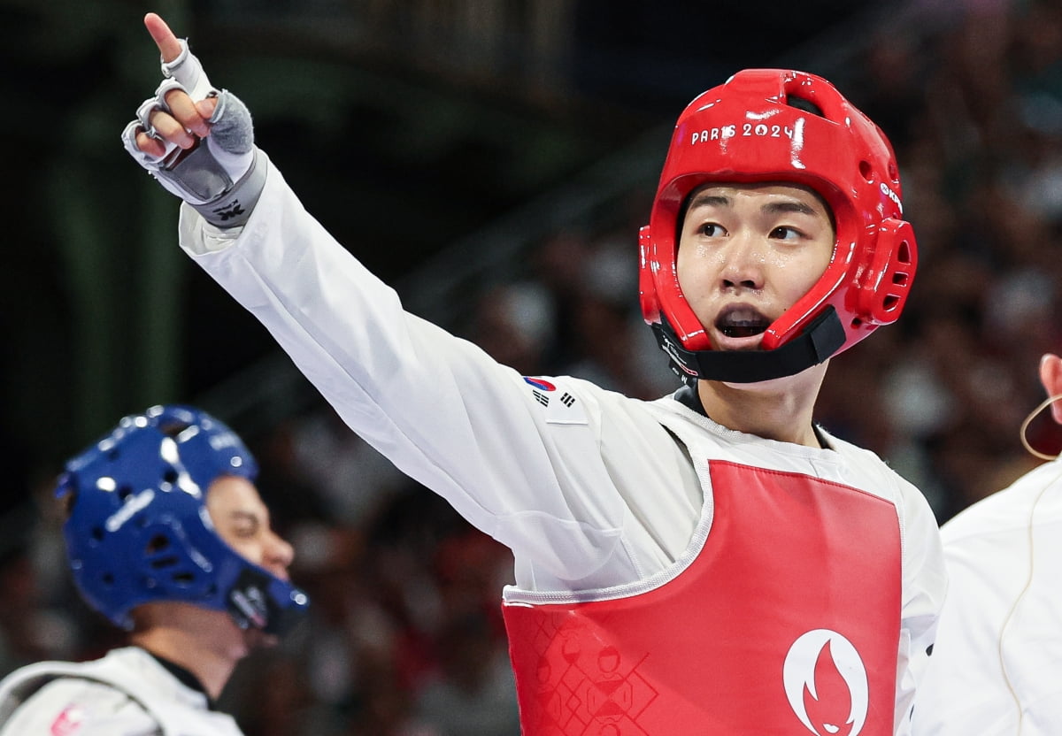 NBA季前赛半场：布朗尼7分 奥利瓦里轰19分 勇士多点开花以66-40大比分领先湖人