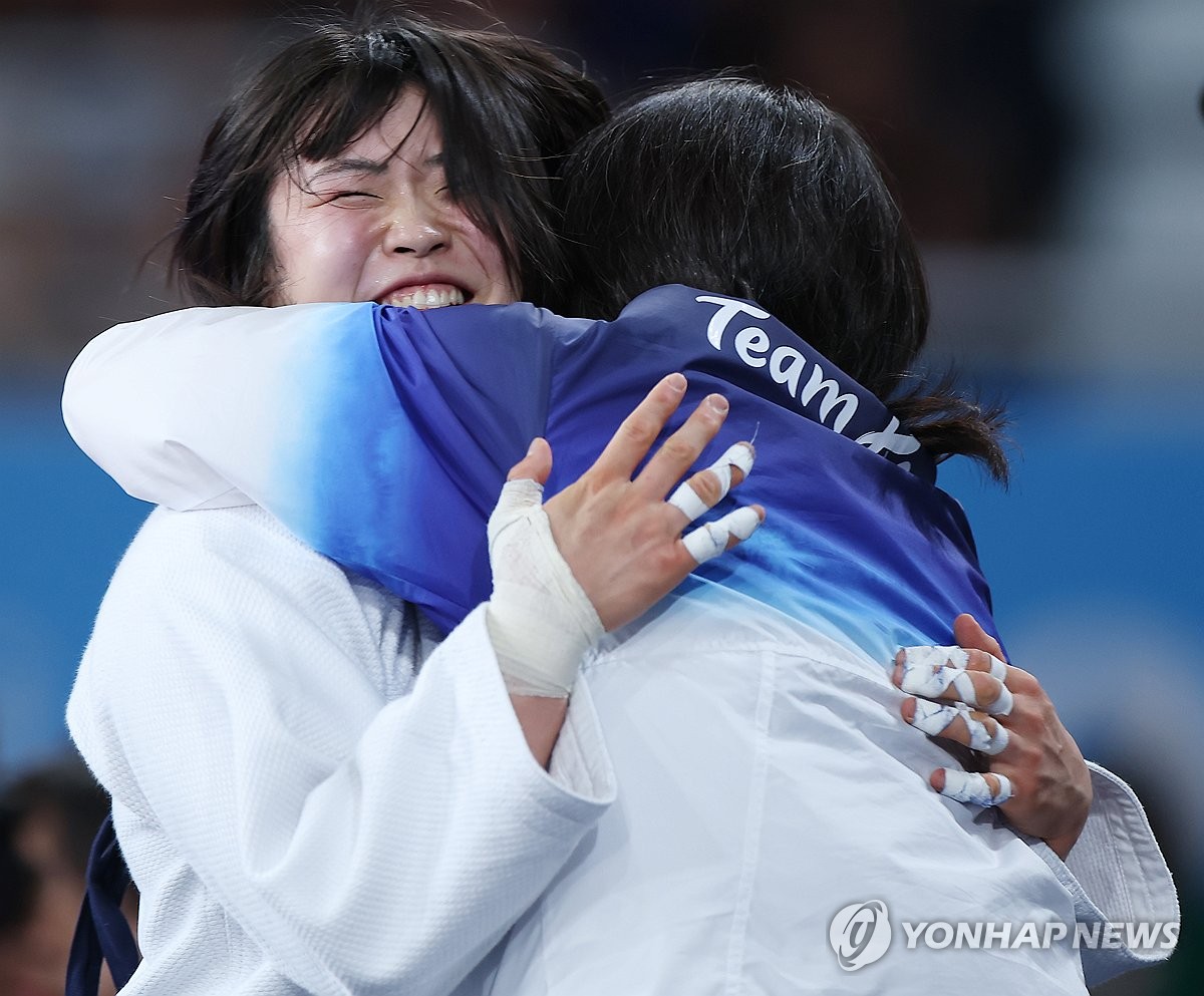 来了！卢卡头球破门 乌迪内斯暂1-0领先十人卡利亚里