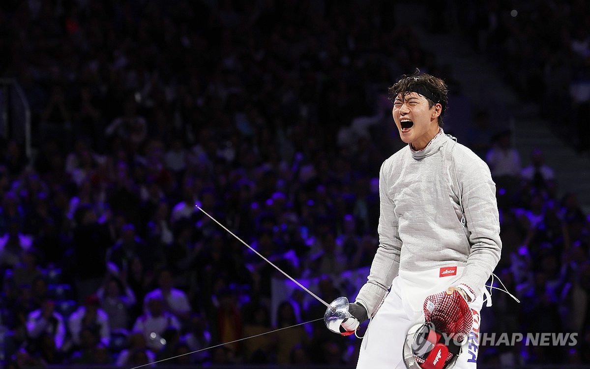 FIFA年度最佳阵容：哈兰德搭档维尼修斯 克罗斯、亚马尔在列