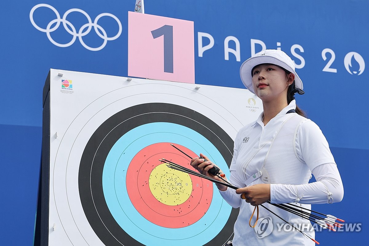 李梦微博晒照：尽力去理解、包容、接纳身边的一切 并且保留爱与被爱的能力……