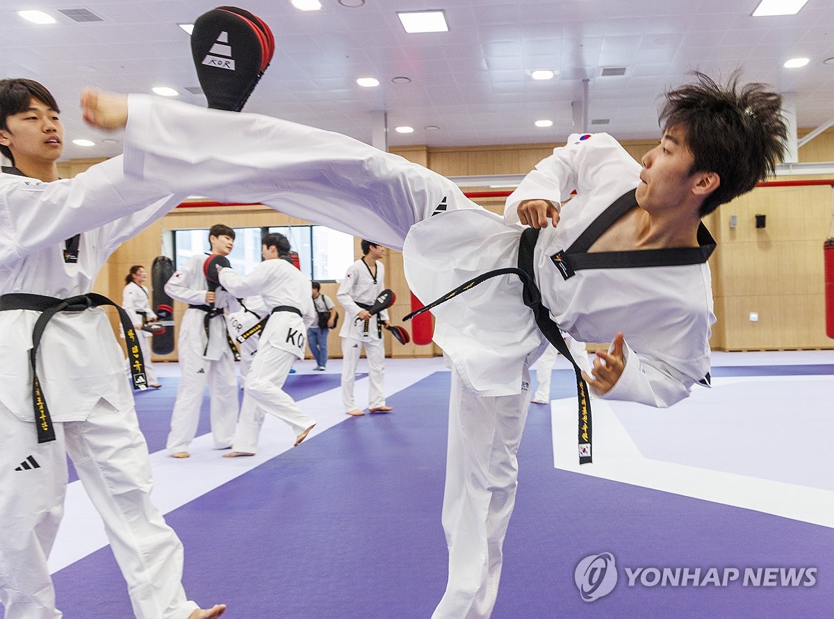 世体：若与内马尔解约，新月将面临一年无法注册球员的处罚
