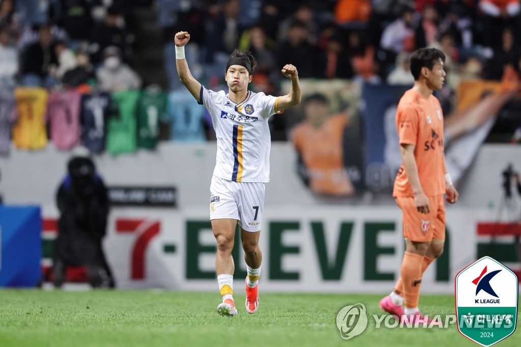 正负值+30！乔治复出12中4得到11分8篮板5助攻