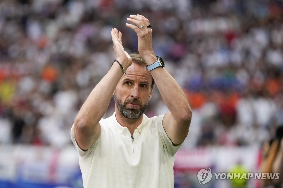 ⚽欧冠半场：维尔茨双响，格里马尔多任意球破门，勒沃库森3-0萨尔茨堡红牛